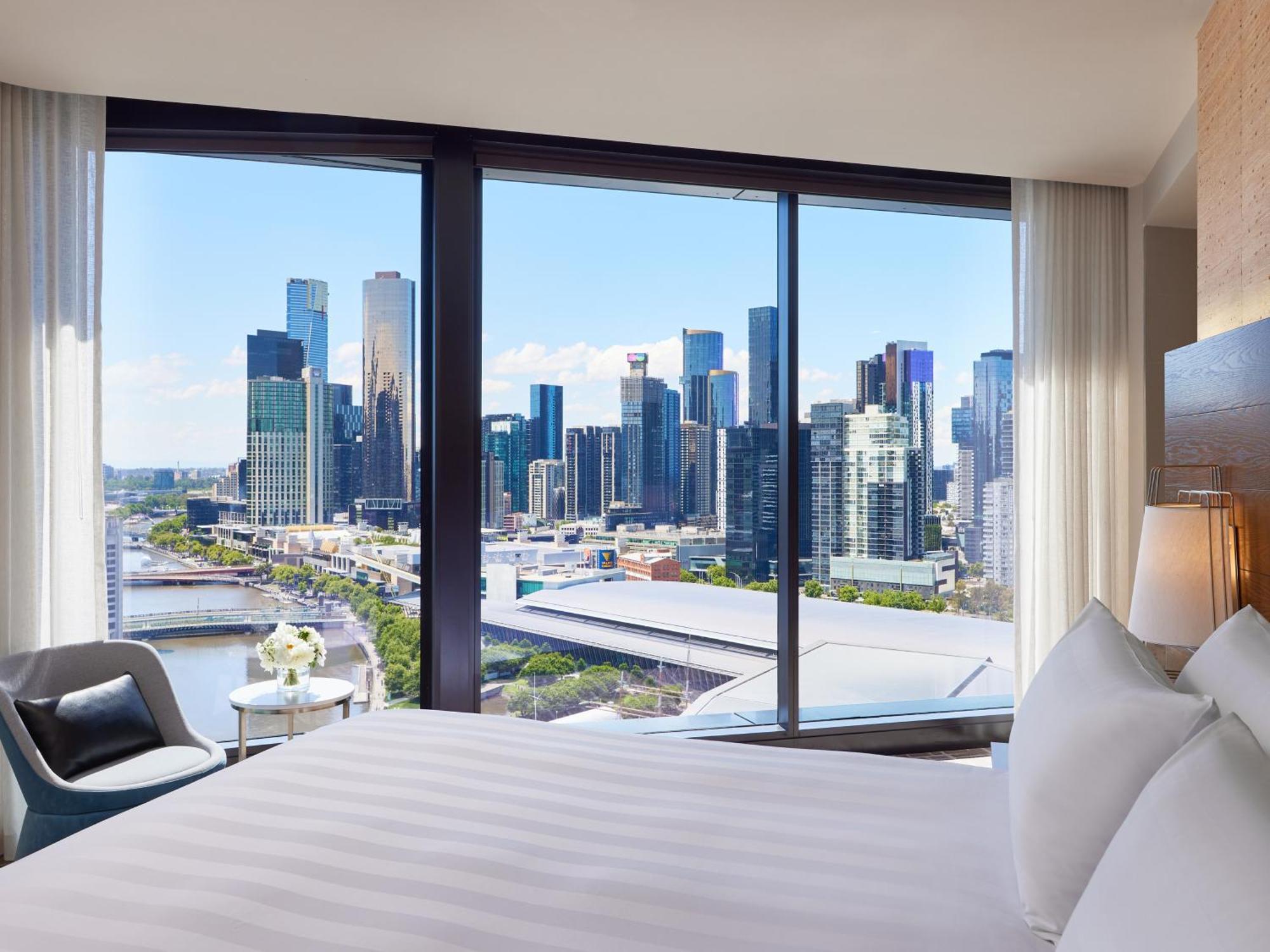 Pan Pacific Melbourne Hotel Eksteriør billede A view of the Brisbane River from a guest room